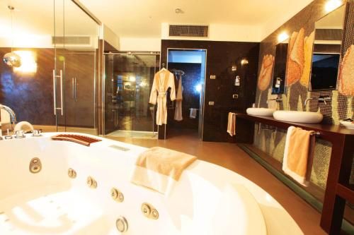 Hotel For You