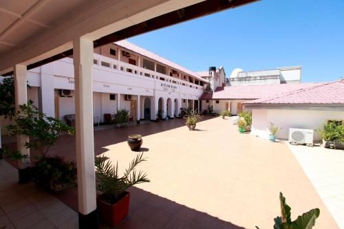 New Palm Tree Hotel