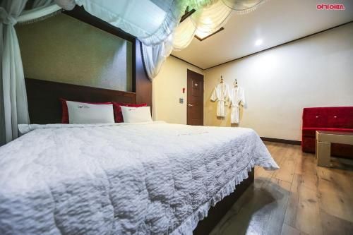 Goodstay World Hotel