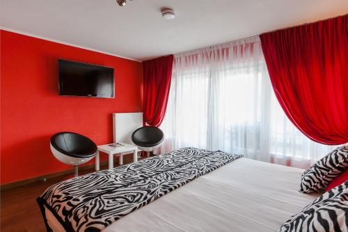 Alex Rooms
