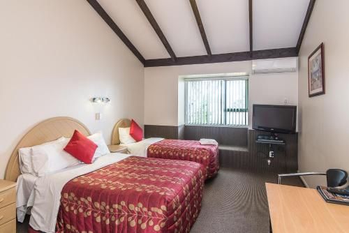 Dupont Motels