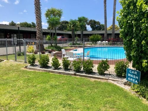 Teal Motor Lodge