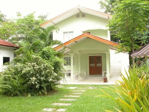 Baan Klang Aow Beach Resort