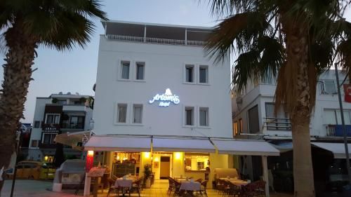 Artemis Hotel