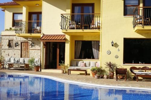 Mandarin & Mango Boutique Hotel