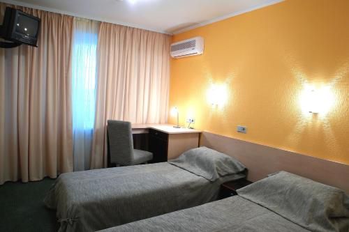 7 Days Hotel Kamyanets-Podilskyi