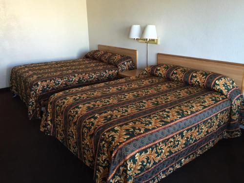 EZ 8 Motel Airporter