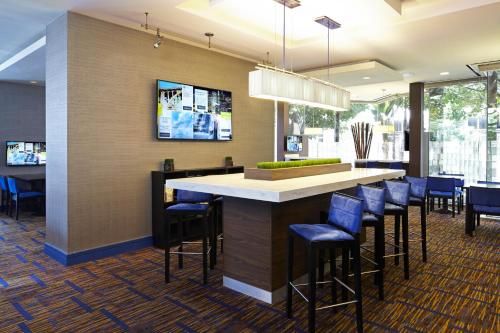 Courtyard by Marriott Los Angeles LAX / Century Boulevard