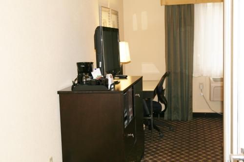 Holiday Inn Express Hotel Union City, an IHG Hotel