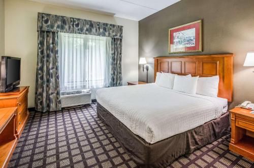 Clarion Suites and Conference Center
