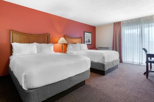 Holiday Inn Express Chicago-Downers Grove, an IHG Hotel