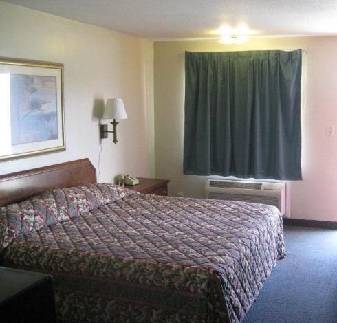 Red Carpet Inn (formerly Royal Inn)