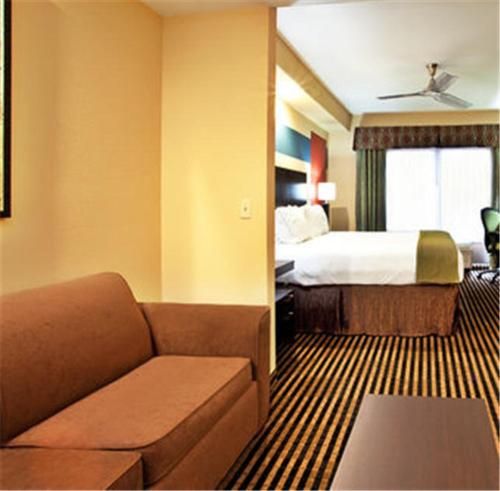 Holiday Inn Express & Suites Laplace