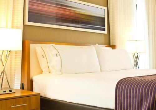Holiday Inn Express and Suites New Orleans Airport, an IHG Hotel