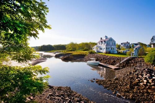 The Breakwater Inn & Spa