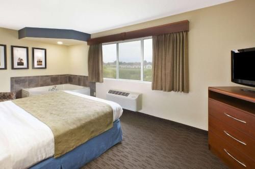 AmericInn by Wyndham Bay City