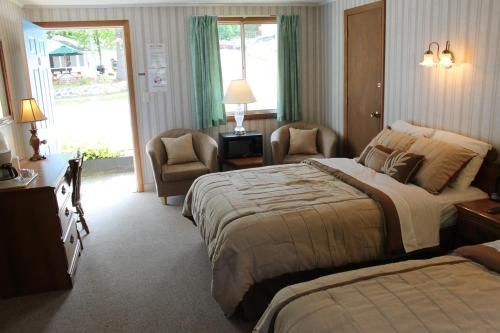 Weirs Beach Motel & Cottages
