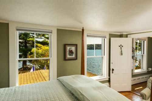 Lake House at Ferry Point