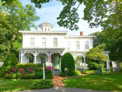 Quintessentials Bed & Breakfast & Spa