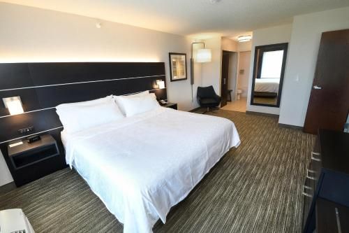 Holiday Inn Express Hotel & Suites Grand Forks, an IHG Hotel