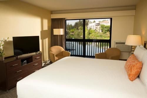 Lakeshore Inn