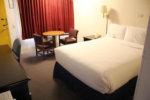 Red Carpet Inn North East