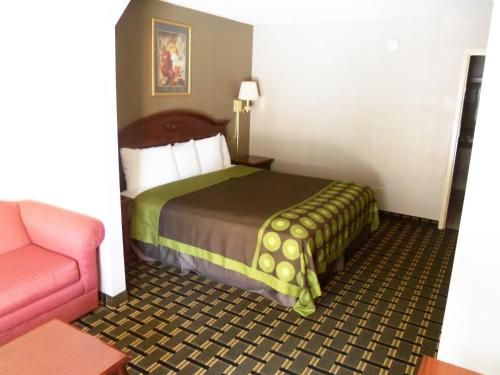 Super 8 by Wyndham Knoxville West/Farragut