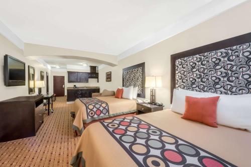 Super 8 by Wyndham Hidalgo at La Plaza Mall & Mcallen Airport