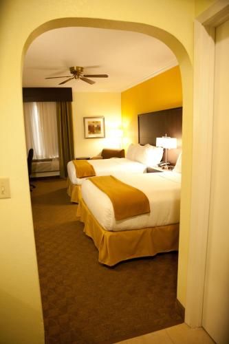 Holiday Inn Express Hotel & Suites Houston North Intercontinental, an IHG Hotel