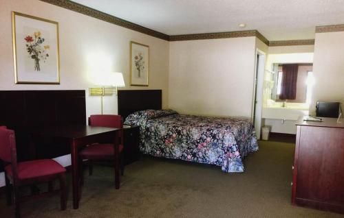 Majestic Inn
