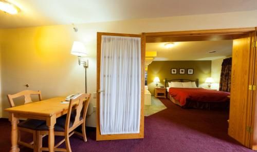 Country Inn & Suites by Radisson, Port Washington, WI