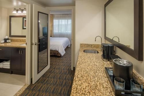 Embassy Suites Seattle - Tacoma International Airport