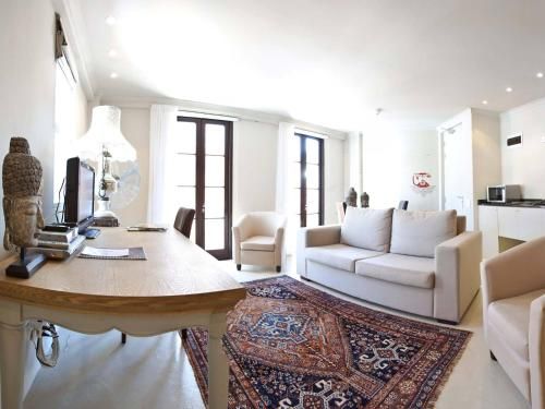 Rouge on Rose Boutique Hotel