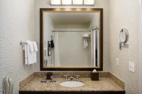 Juniper Hotel Cupertino, Curio Collection by Hilton