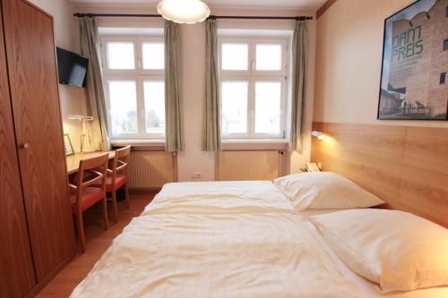 An der Persiluhr Stadt-gut-Hotel