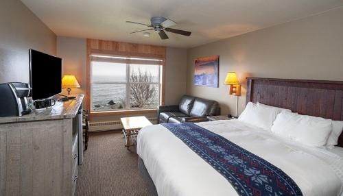 Cove Point Lodge