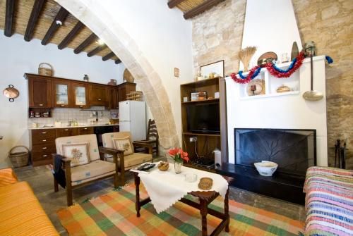 Vouni Lodge