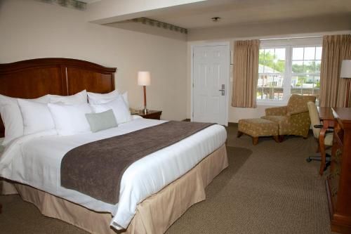 Holiday Hill Inn & Suites