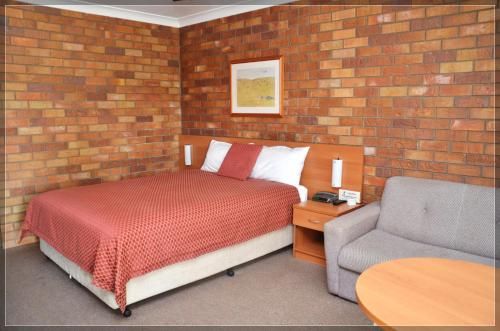 Peter Allen Motor Inn
