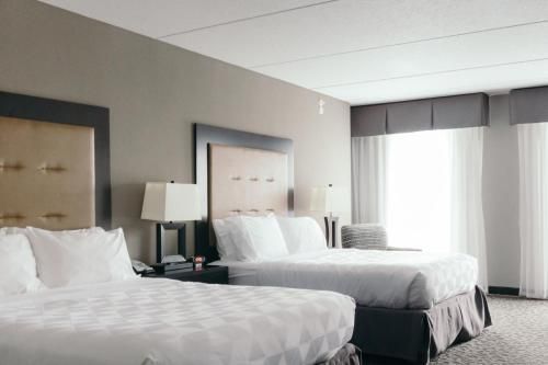 Holiday Inn and Suites East Peoria, an IHG Hotel