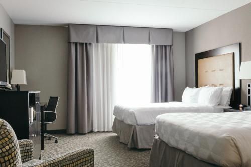 Holiday Inn and Suites East Peoria, an IHG Hotel