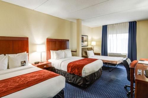 Comfort Suites Outlet Center