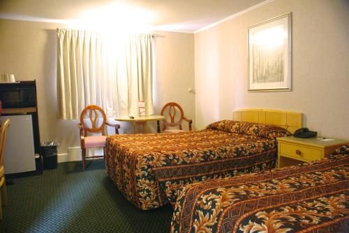 Rodeway Inn By The Bay