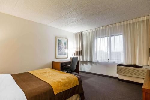 Comfort Inn & Suites Madison - Airport