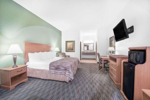 Baymont by Wyndham Pearsall