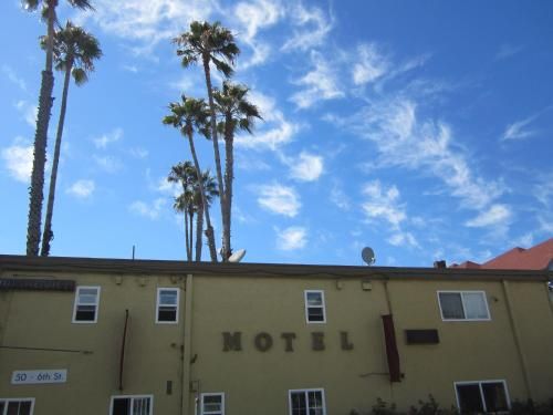 Civic Center Lodge / Lake Merritt BART