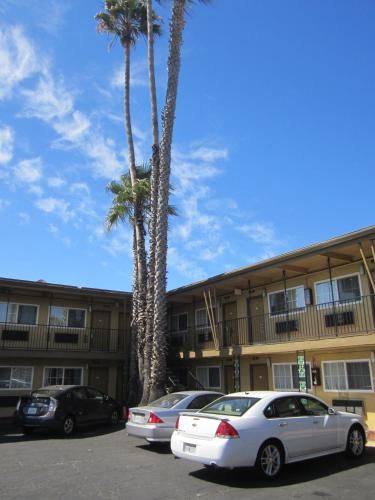 Civic Center Lodge / Lake Merritt BART