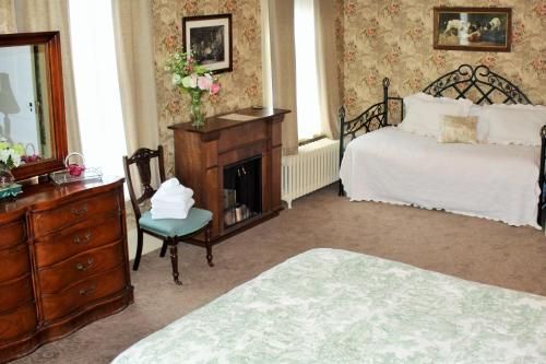 Summerhill Manor Bed and Breakfast and Tea Room