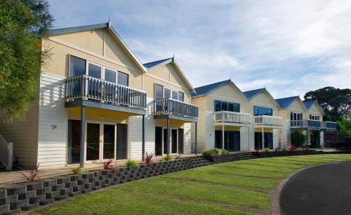 Boathouse Resort Studios and Suites
