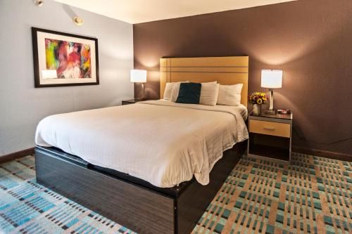 Fifth Season Inn & Suites